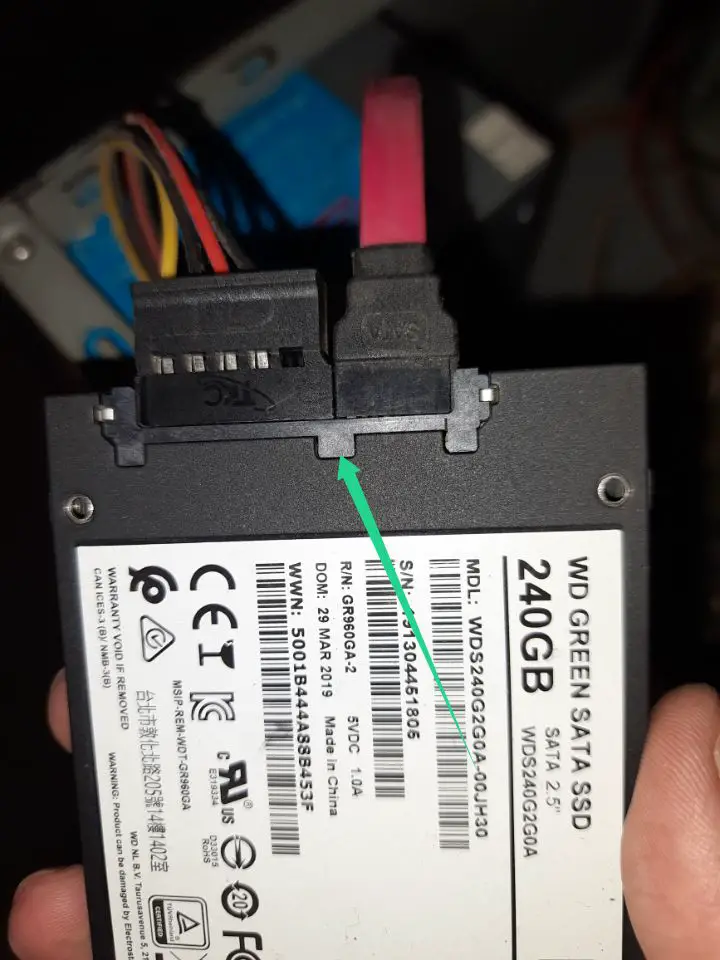 Connecting SATA cable to SSD